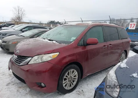 2011 Toyota Sienna Xle V6 z USA, uszkodzony, nr VIN 5TDYK3DC2BS130428
